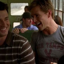 Wes Brown e Ryan Kwanten in una scena dell'episodio 'Keep This Party Going' della seconda stagione di True Blood