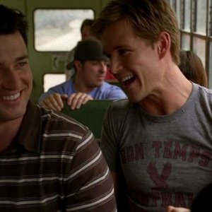 Wes Brown e Ryan Kwanten in una scena dell'episodio 'Keep This Party Going' della seconda stagione di True Blood