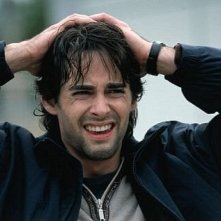 Adam Kaufman in una scena della serie Taken