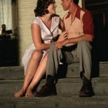 Eric Close e Catherine Dent in una scena della serie Taken