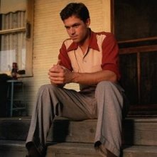 Eric Close in una scena della serie Taken