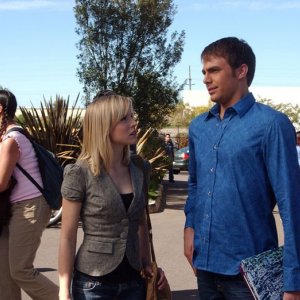 Kristen Bell e Jonathan Bennett in una scena dell'episodio 'Visita dal dentista' della serie Veronica Mars