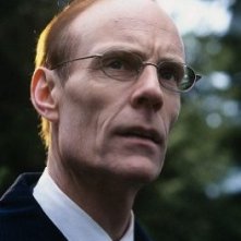Matt Frewer in una scena della serie Taken