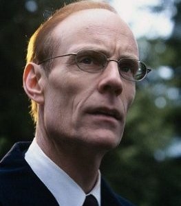 Matt Frewer in una scena della serie Taken