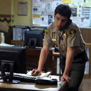 Max Greenfield in una scena dell'episodio 'La sposa russa' di Veronica Mars