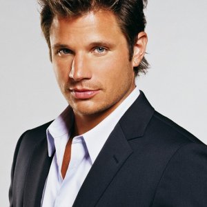 Nick Lachey in una foto promozionale per la stagione 7 di Streghe