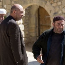 David Diaan, Parviz Sayyad e Ali Pourtash in una scena del film The Stoning of Soraya M