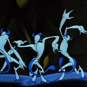 Il ballo di alcuni fantasmi nell'episodio Una notte sul Monte Calvo nel film Fantasia