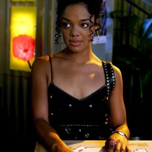 L'arrivo di Jackie Cook (Tessa Thompson) in una scena dell'episodio 'L'autista' di Veronica Mars