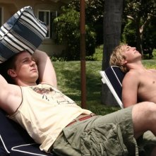 Logan Jason Dohring E Dick Ryan Hansen Prendono Il Sole Nell Episodio Della Stagione 2 Di Veronica Mars 122506