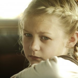 Ryan Simpkins in una scena del film Surveillance