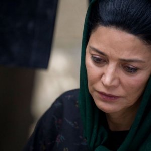 Shohreh Aghdashloo in una scena del film The Stoning of Soraya M