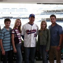Una foto di: Ryan Hansen, Kyle Gallner, Alona Tal, Steve Guttenberg, Kristen Bell, Teddy Dunn e Krysten Ritter sul set dell'episodio 'Normalità' della serie Veronica Mars