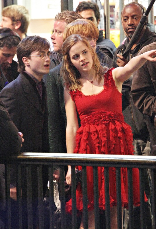Daniel Radcliffe Emma Watson E Rupert Grint Sul Set Di Londra Per Il Film Harry Potter E I Doni Della Morte Parte 1 122665