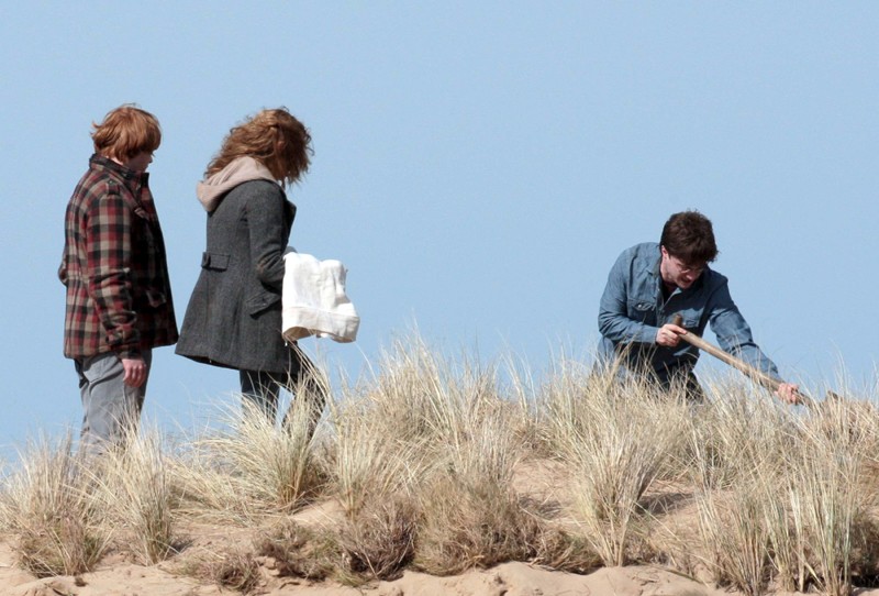 Rupert Grint Emma Watson E Daniel Radcliffe Sul Set Del Film Harry Potter E I Doni Della Morte Parte 1 122662