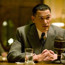 Billy Crudup è J. Edgar Hoover nel film Nemico pubblico