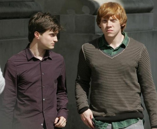 Daniel Radcliffe Con Rupert Grint Sul Set Londinese Di Harry Potter E I Doni Della Morte Parte 1 122682