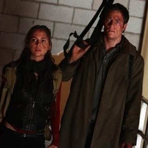 Eliza Dushku e Tahmoh Penikett in una scena dell'episodio Epitaph One di Dollhouse
