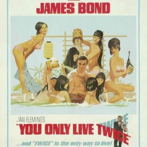 La locandina di Agente 007, si vive solo due volte