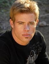 Una Foto Di Trevor Donovan 122924
