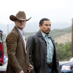 Bailey Chase e Gregory Cruz nell'episodio Watch Siggybaby Burn di Saving Grace