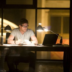 Dylan McDermott in un momento del pilot della serie Dark Blue