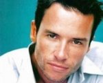 Guy Pearce e i mostri dell'oscurità