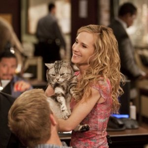 Holly Hunter nell'episodio She's a Lump di Saving Grace