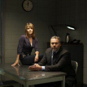 Kathryn Erbe e Vincent D'Onofrio in una immagine promozionale della serie Law & Order: Criminal Intent
