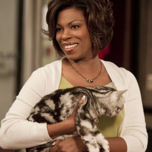 Lorraine Toussaint in una scena dell'episodio She's a Lump di Saving Grace