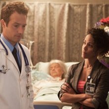 Michael Vartan E Jada Pinkett Smith In Una Scena Dell Episodio Yielding Di Hawthorne 123167