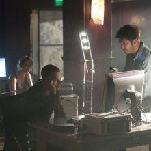 Nicki Aycox, Logan Marshall-Green e Dylan McDermott in una scena del pilot della serie Dark Blue