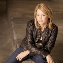 Nicki Lynn Aycox in una foto promozionale della serie Dark Blue