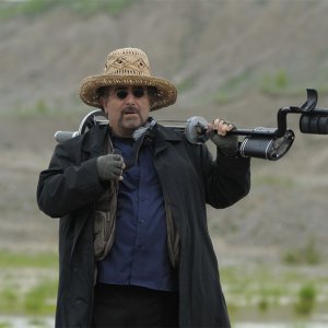 Saul Rubinek in una scena del pilot della serie Warehouse 13