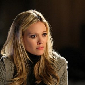 Un primo piano di Hilary Duff nell'episodio Thrilled to Death della quarta stagione di Ghost Whisperer