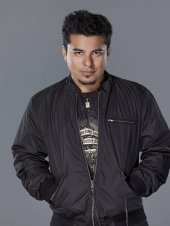 Jacob Vargas in un'immagine promo della prima stagione di Moonlight