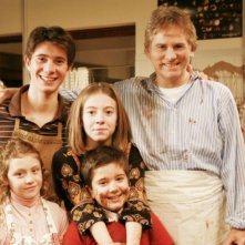 Michael Cadeddu, Eleonora Cadeddu, Giulio Scarpati, Gabriele Paolino e Domiziana Giovinazzo in una foto promozionale della sesta stagione di Un medico in famiglia