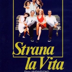La locandina di Strana la vita