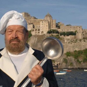 Mestolo e arguzia per Bud Spencer, protagonista della fiction giallo-culinaria I delitti del cuoco