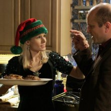 Veronica (Kristen Bell) festeggia l'inizio del nuovo anno con il padre nell'episodio 'Il verdetto' di Veronica Mars