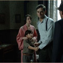 Un'immagine drammatica del film Le tredici rose