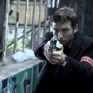 Una scena d'azione della serie francese Flics, del 2008