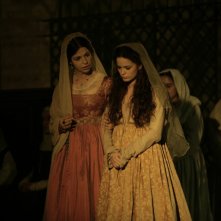 Cosima Coppola e Anna Galiena in una scena della fiction Mediaset Il falco e la colomba