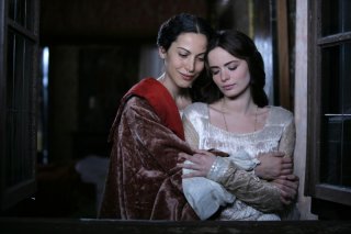 Cosima Coppola e Sabina Began in una scena della fiction Mediaset Il falco e la colomba