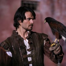 Giulio Berruti in una scena della fiction Mediaset Il falco e la colomba