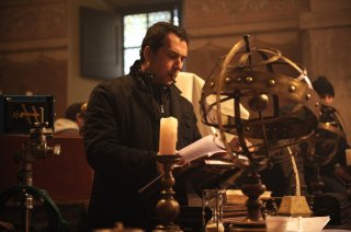 Il regista Giorgio Serafini sul set della fiction Il falco e la colomba