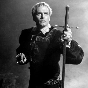 Laurence Olivier in Amleto