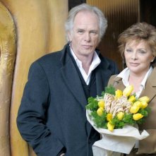 Ray Lovelock e Virna Lisi in una foto promozionale della terza stagione di Caterina e le sue figlie