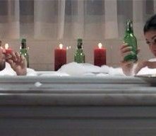 Jerry Ferrara e Jamie-Lynn Sigler in una scena dell'episodio 'Drive' della sesta stagione di Entourage