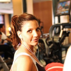 Kendall (Charisma Carpenter) sul set dell'episodio 'Tradimenti' della seconda stagione di Veronica Mars